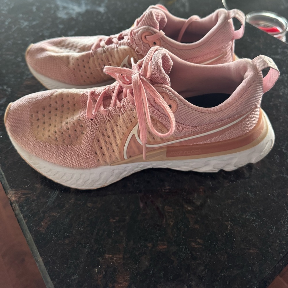 Nike Fly Knit Runners baby pink